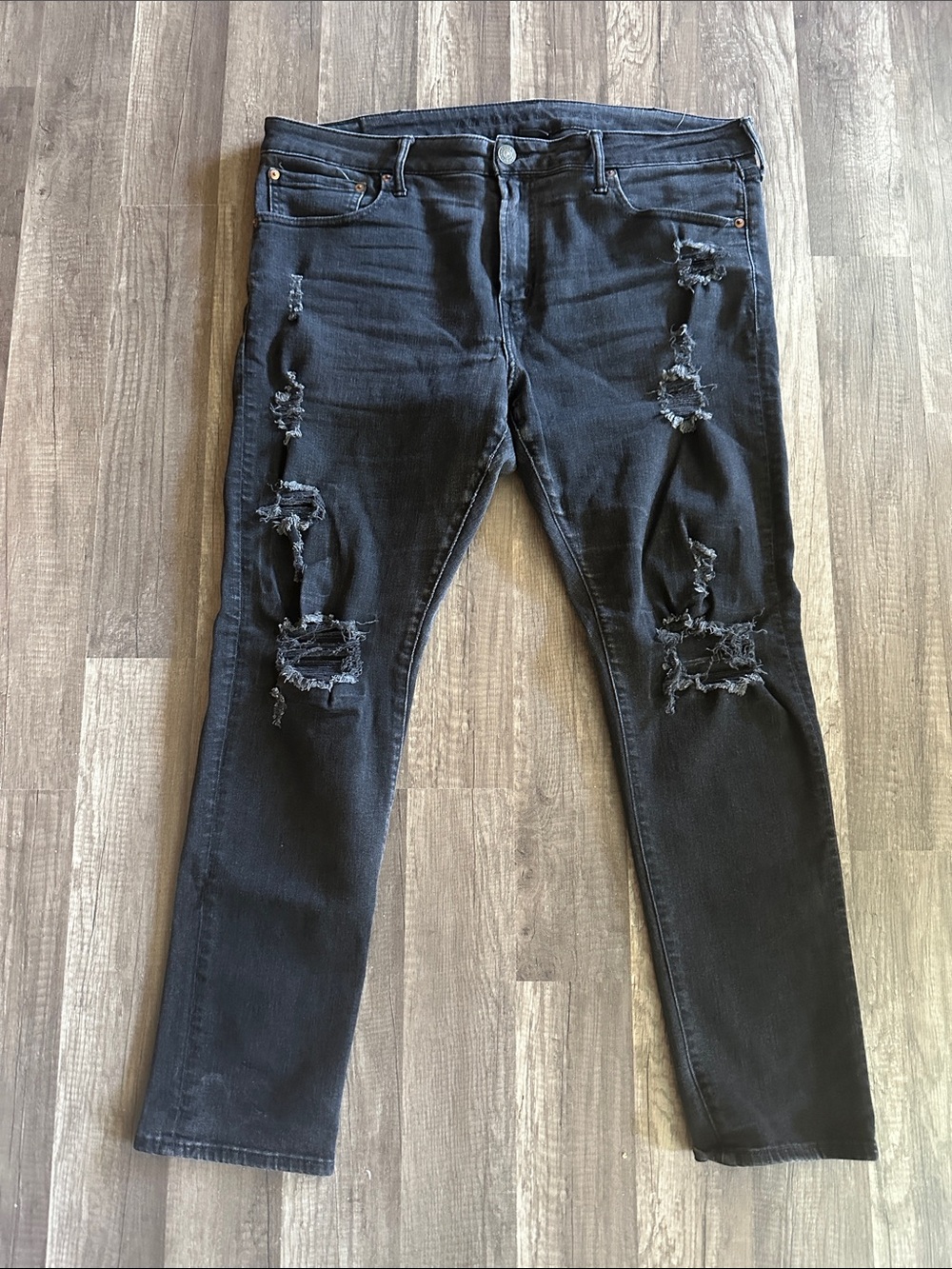 Men’s American Eagle Skinny Stretch Ripped Jeans in size 38x32